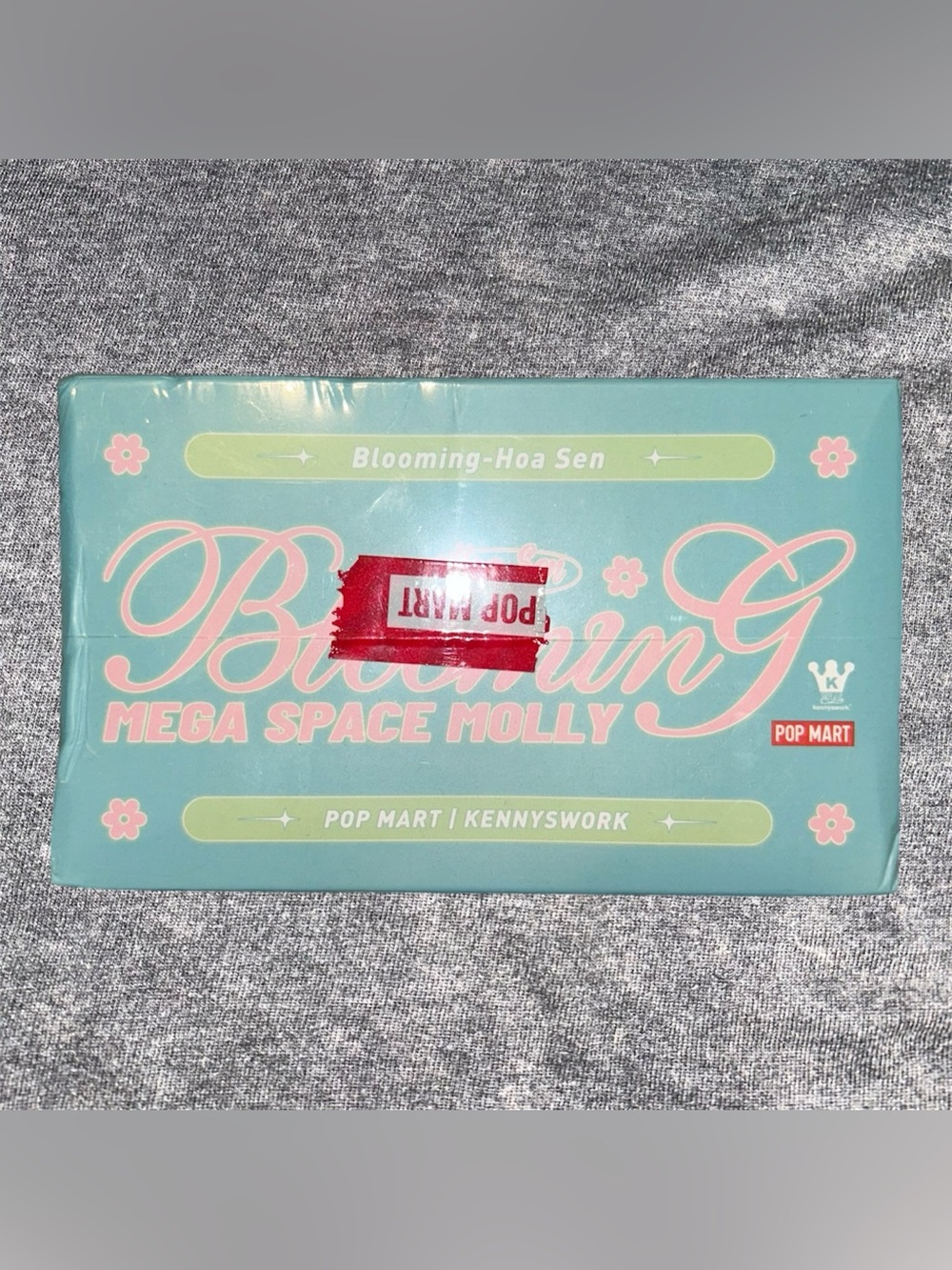 Pop Mart MEGA SPACE MOLLY 100% Blooming Series Hoa Sen (Vietnam) Edition - Picture 3 of 3